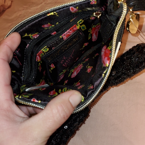 Betsey Johnson  clutch💜💜💜💜 - Picture 2 of 2